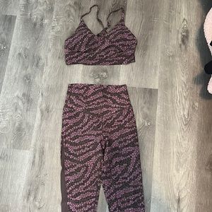 Matching set, sports bra and leggings